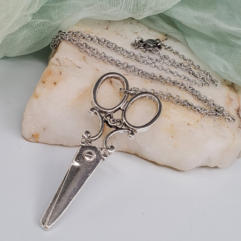❤️ Gift for Hairdresser Scissors Pendant Hypoallergic Chain Necklace - Picture 6 of 8